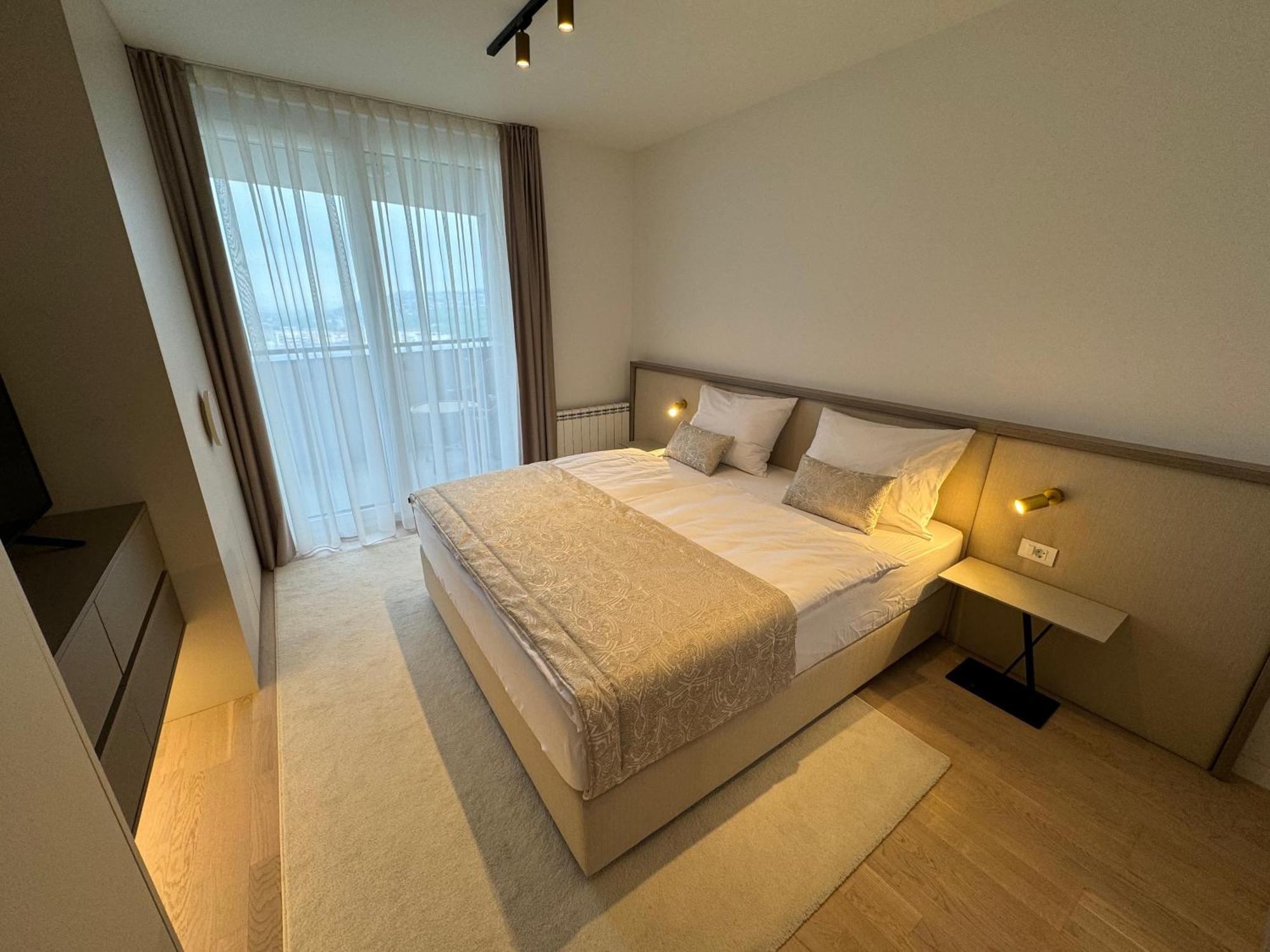 Apartament West
